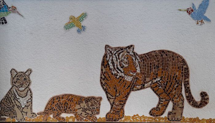 Tiger als Mosaik an einer Wand
